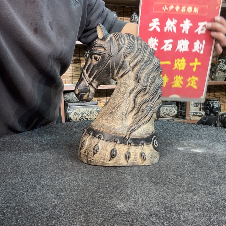 普***姆石材天然青石雕刻元宝马