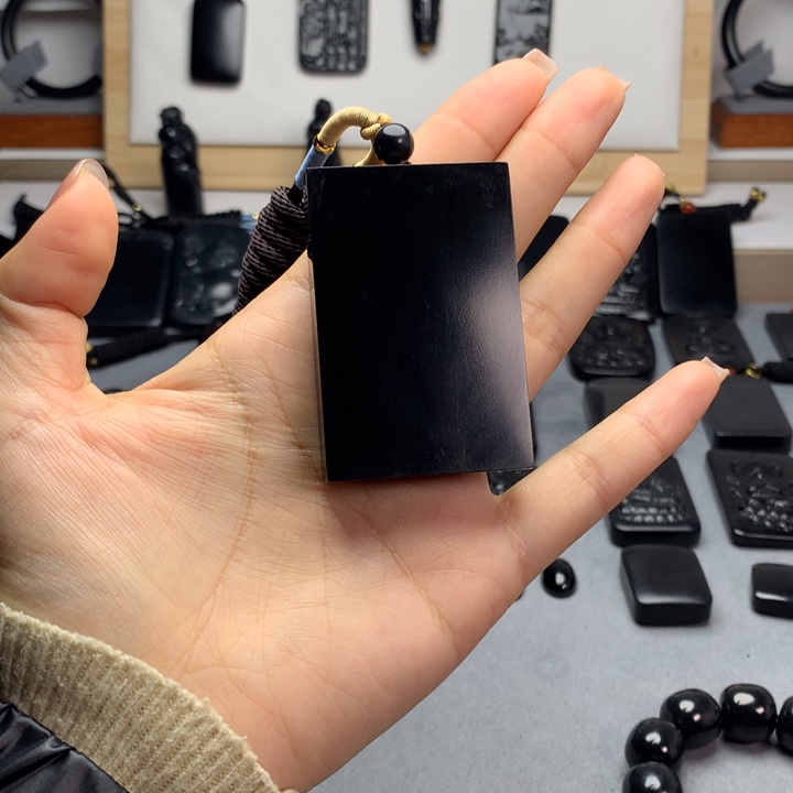 利***气和田玉（墨玉）未镶嵌挂件