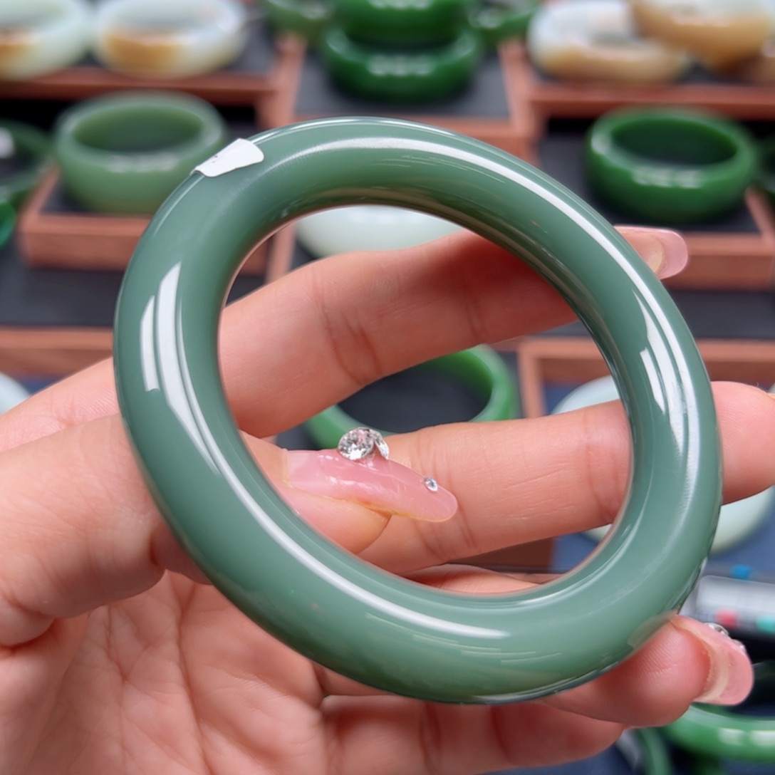 未镶嵌手镯和田玉（碧玉）