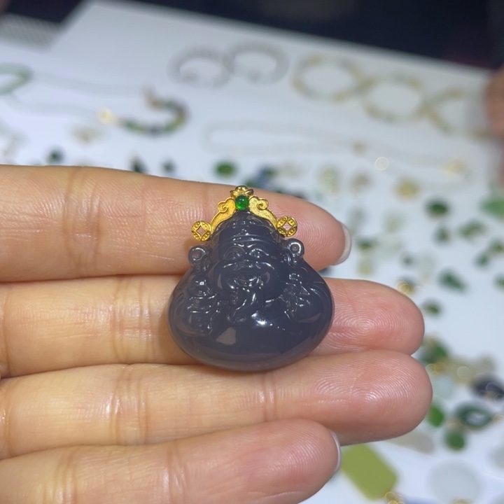 和田玉18K金镶嵌颈饰