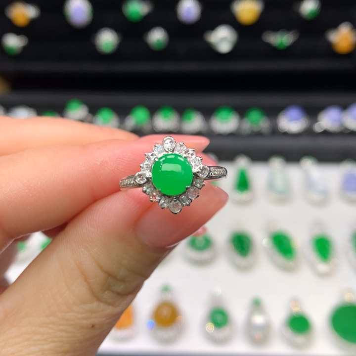 翡翠吊坠(不含链)18K金镶嵌