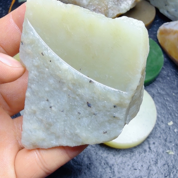 和田玉（糖玉）未镶嵌珠宝奇石