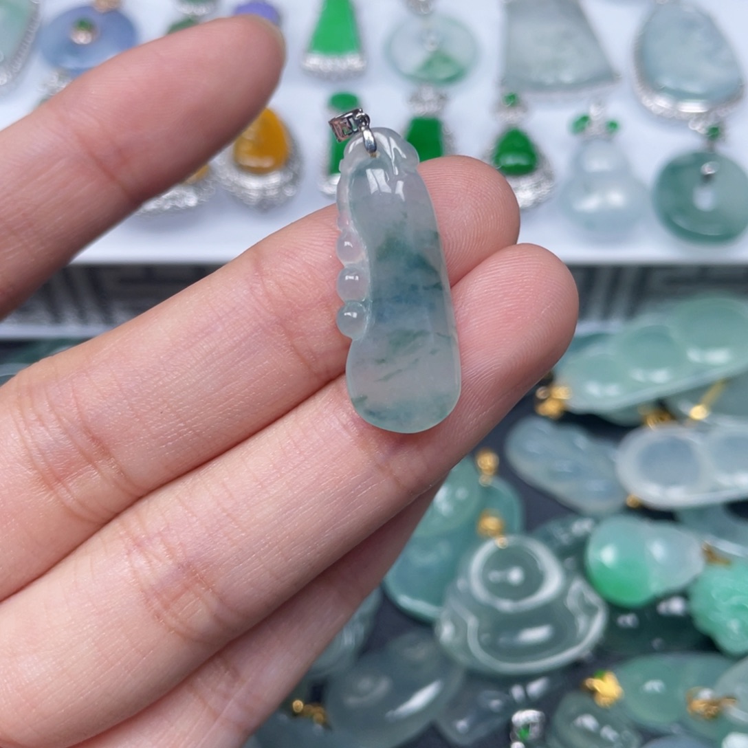 翡翠颈饰18K金镶嵌翡翠