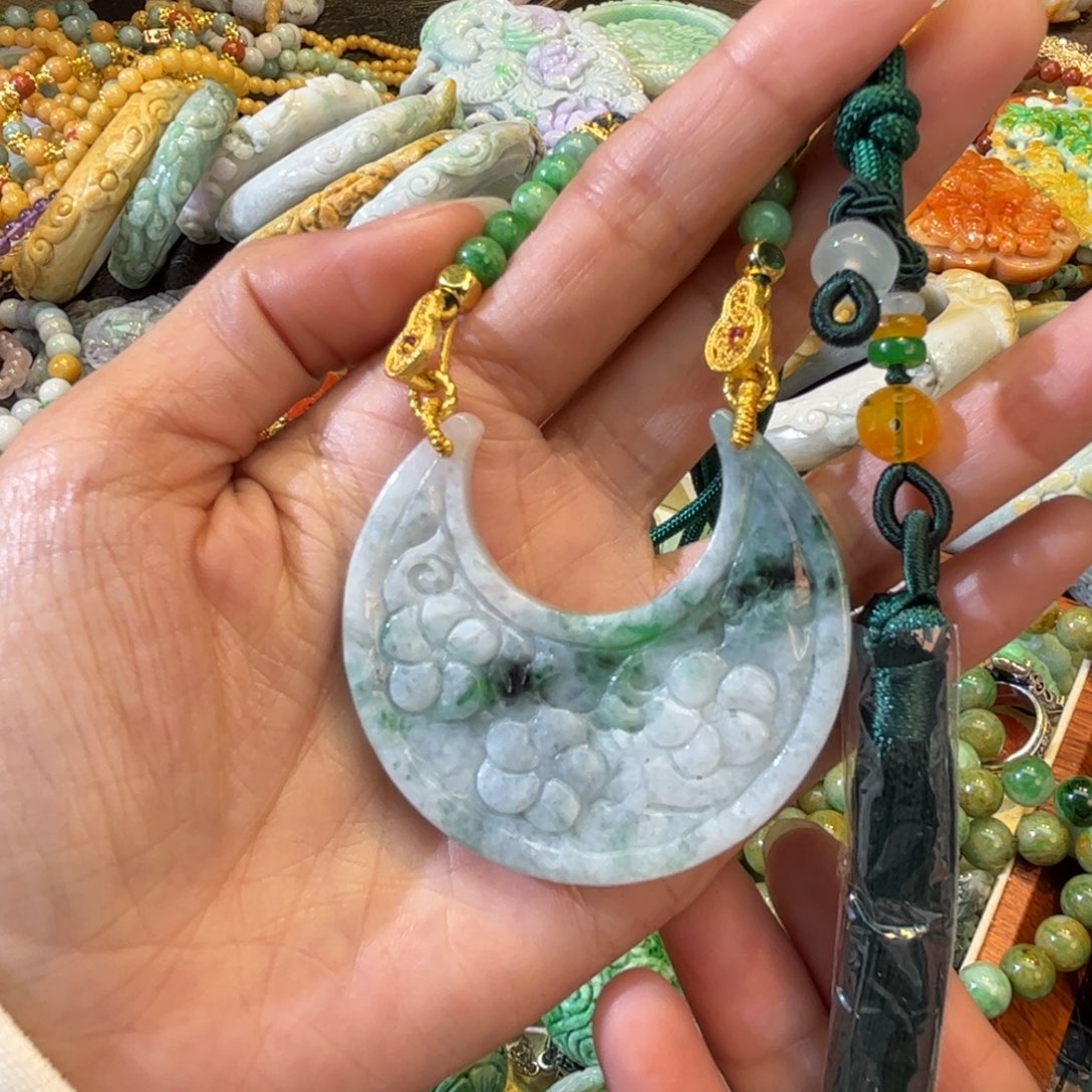 翡翠颈饰未镶嵌待编款