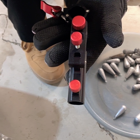 钓椅大物炮台架微瑕一个。           