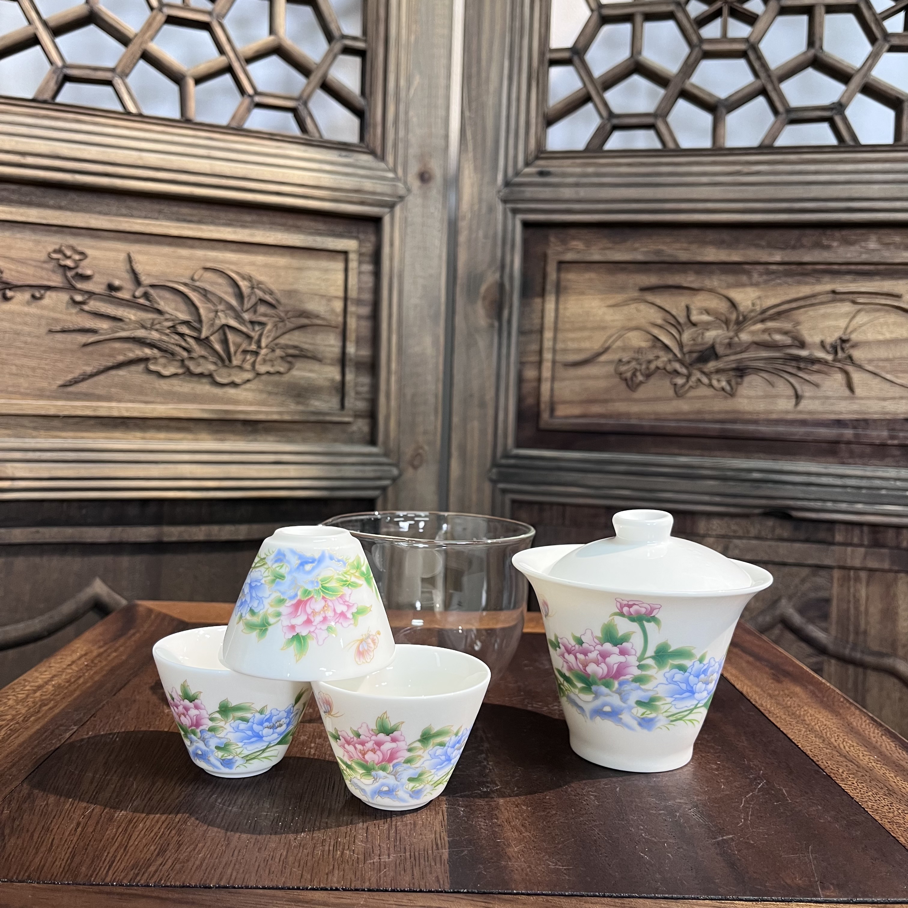 【闪购链接】 A-0067 蝴蝶粉蓝花一盖碗一玻璃公道三杯 是