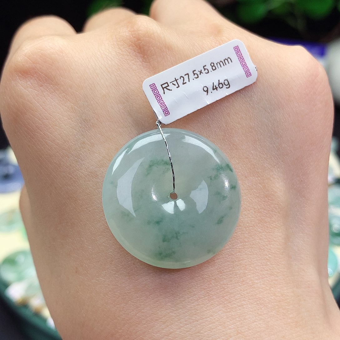 翡翠未镶嵌颈饰平安扣