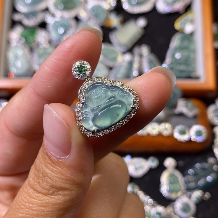 【闪购商品】翡翠项链未镶嵌有裂