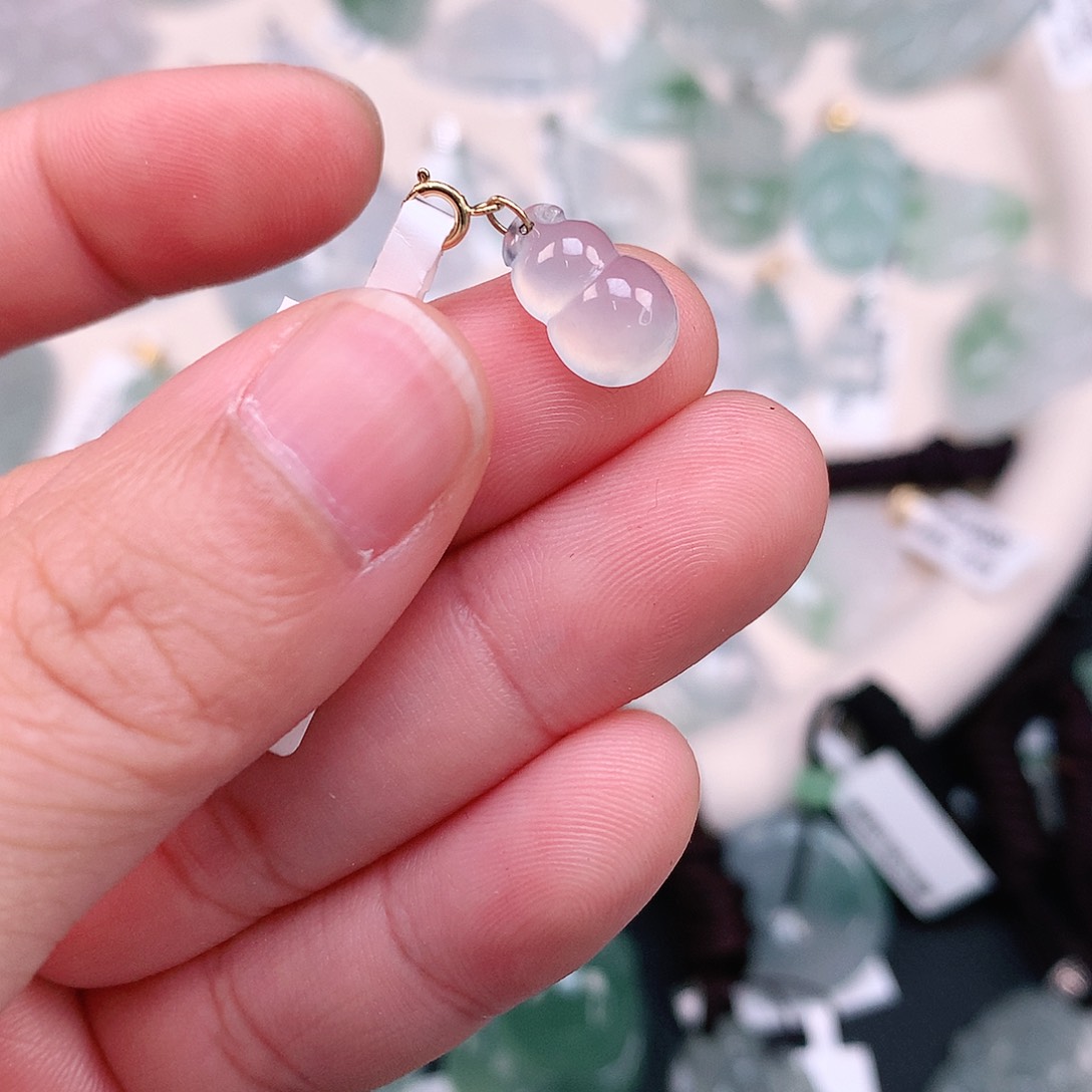 翡翠颈饰18K金镶嵌冰胶小葫芦