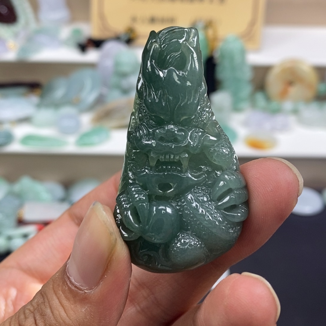 翡翠未镶嵌颈饰翡翠