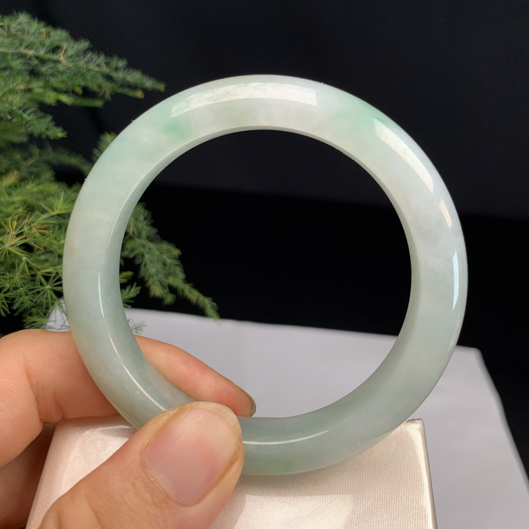 A货天然翡翠手镯正圈55.5白色糯冰种水