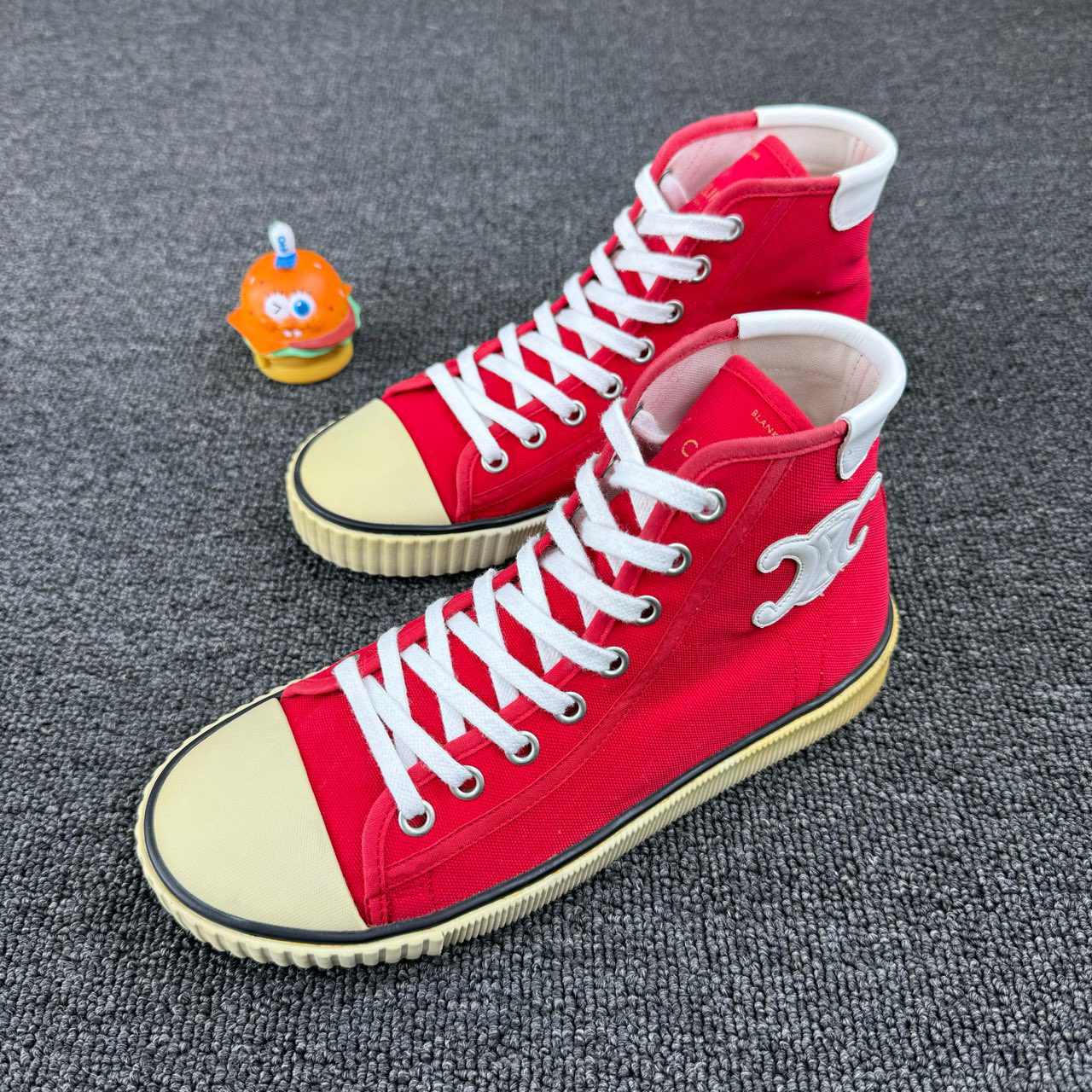 99新 Celine/思琳 红色板鞋 尺码：35码全新 存放氧化 HB1336 