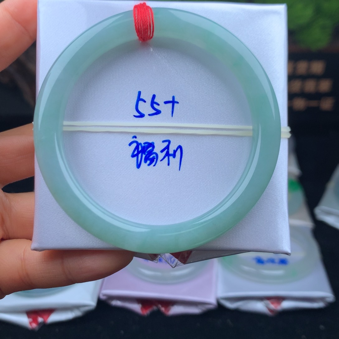翡翠手镯未镶嵌手镯