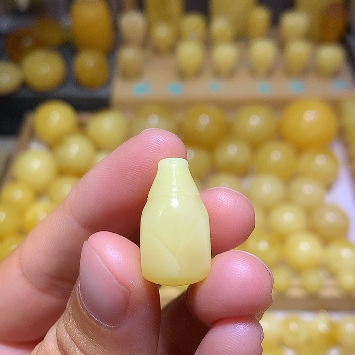 裸石蜜蜡未镶嵌天然俄料浓白蜡三通11.6左右