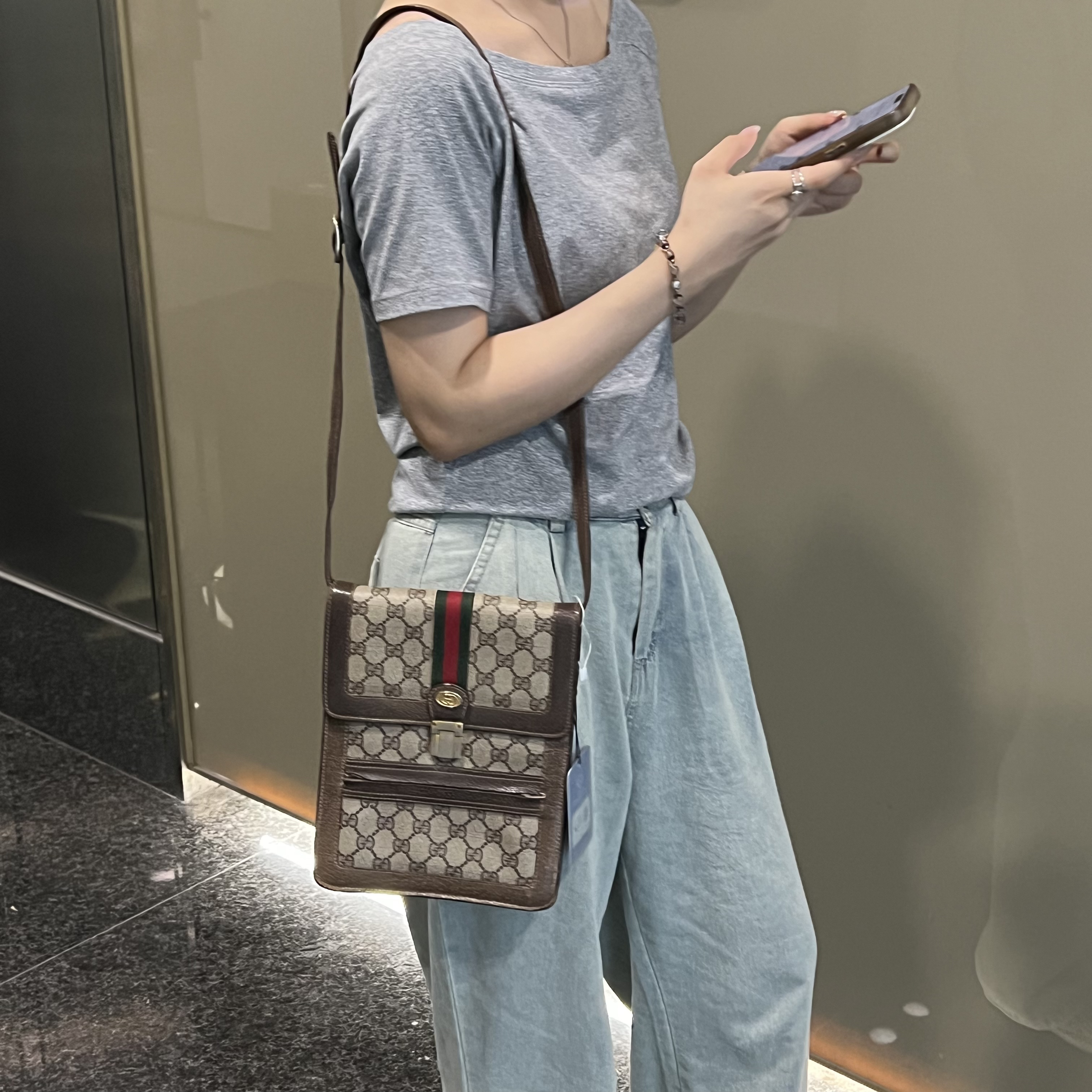95新 GUCCI/古驰 QC老花斜挎邮差/5945803