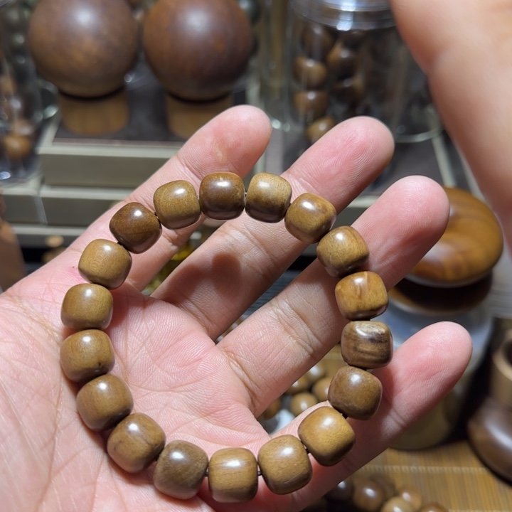 檀香木老山檀香11×12瑕疵