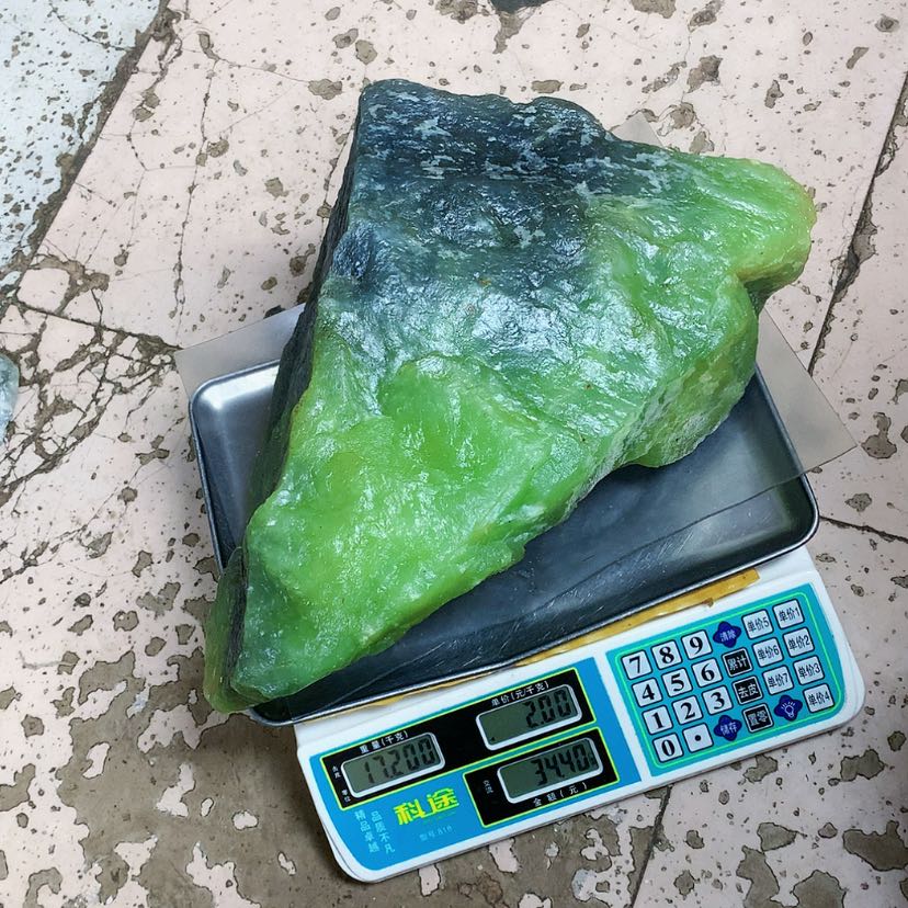 【闪购商品】未镶嵌蛇纹石玉原石?****舟