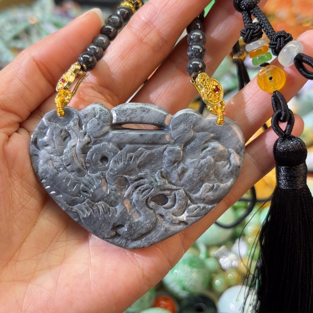 翡翠颈饰未镶嵌待编款