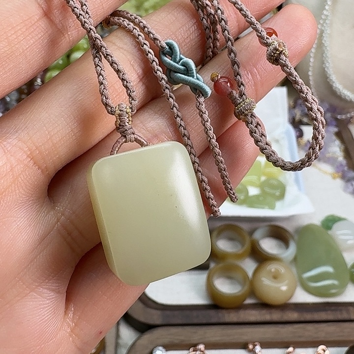 和田玉颈饰未镶嵌