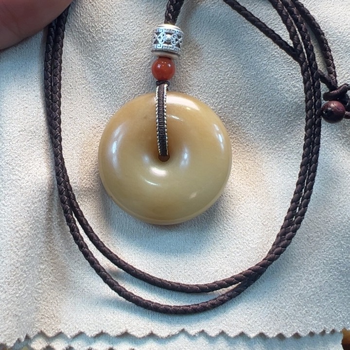 岫岩老玉（透闪石质玉）颈饰未镶嵌?***