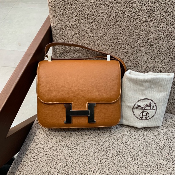 99新 Hermes/爱马仕 康康24棕色A刻 US51927