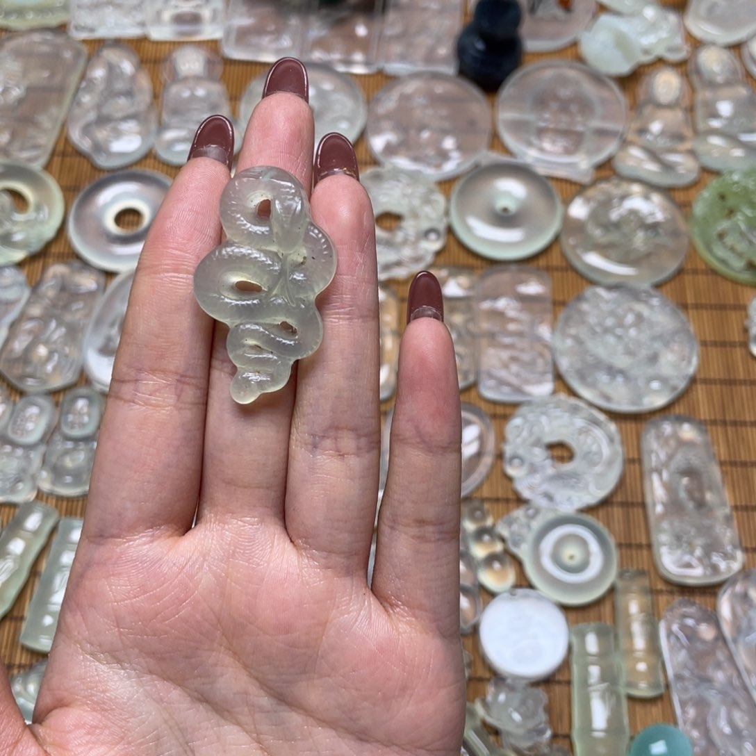 未镶嵌蛇纹石玉颈饰