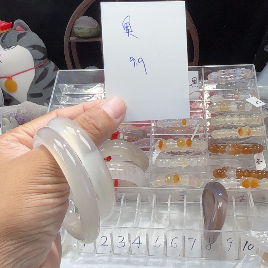 奥***奥玛瑙/玉髓手镯未镶嵌