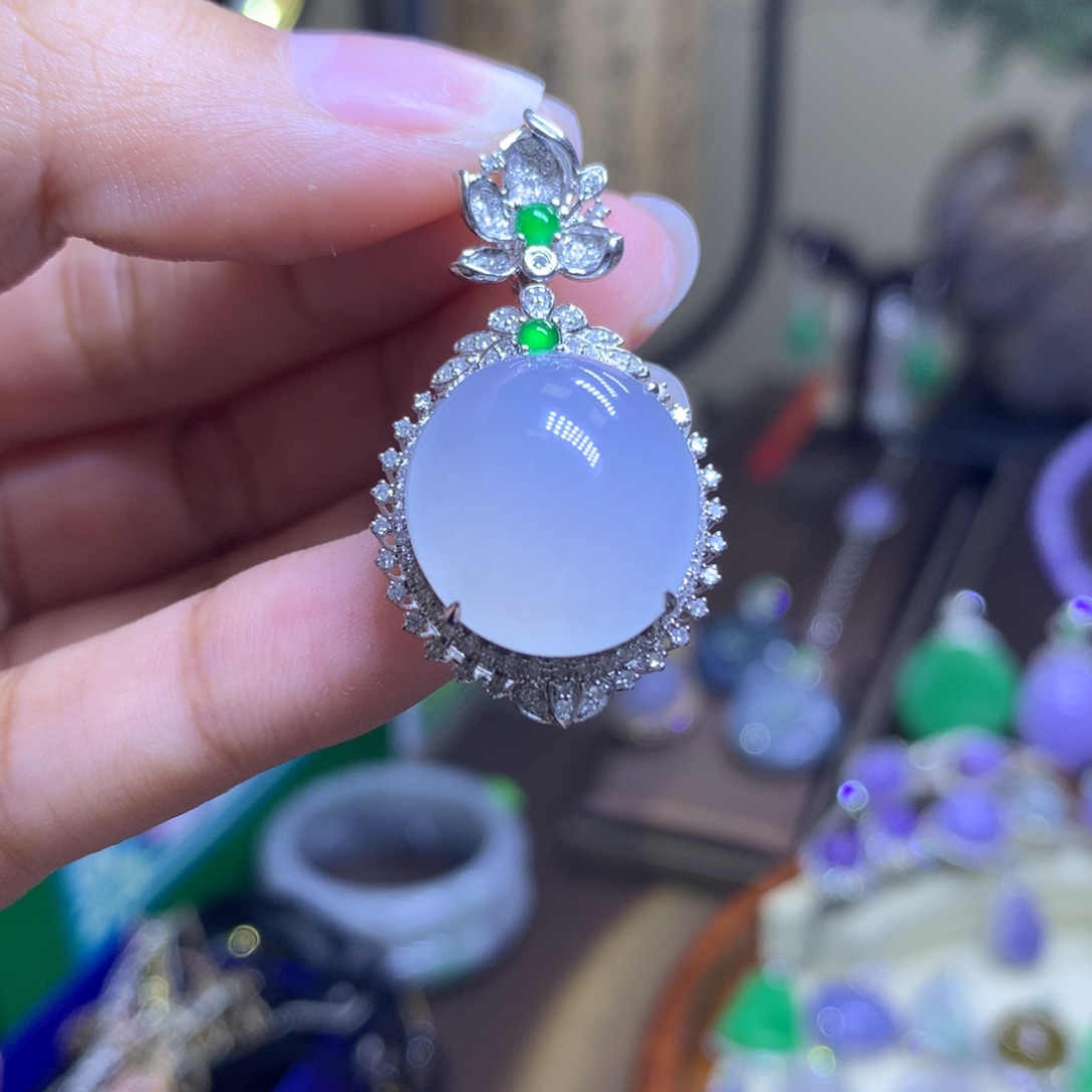 翡翠颈饰18K金镶嵌翡翠