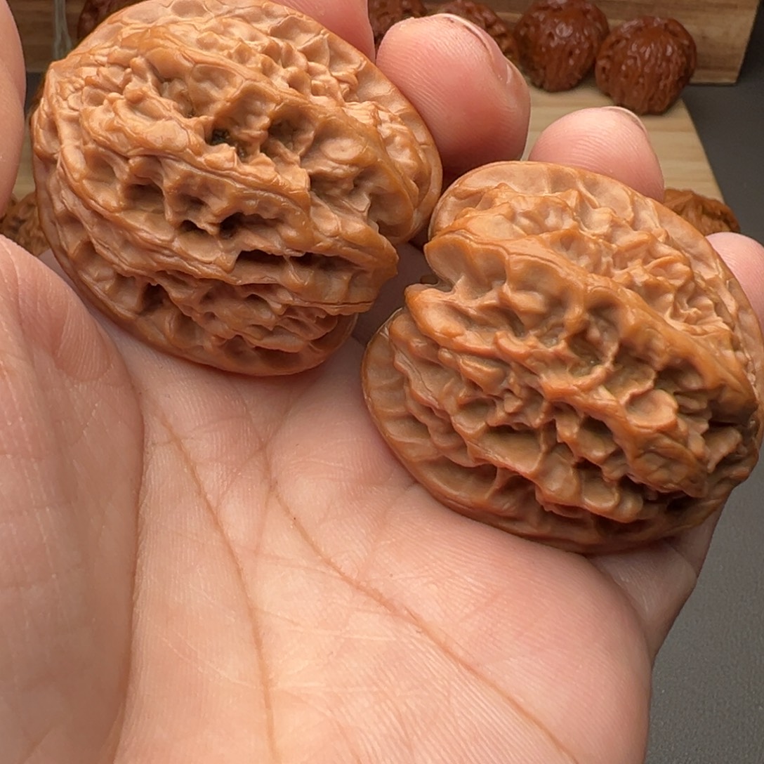 墨***白把件文玩核桃喷砂打底野牛