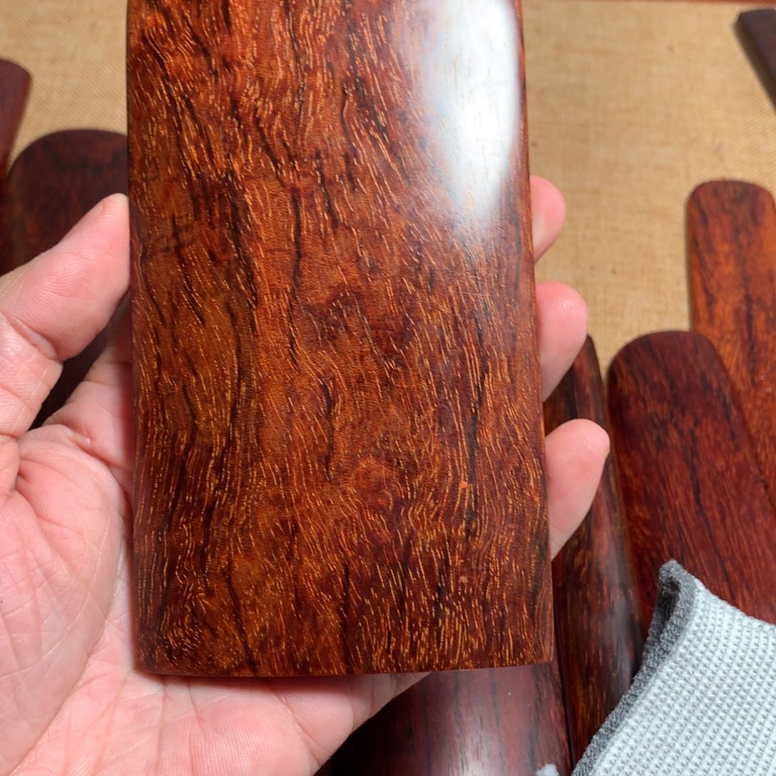 檀香紫檀（小叶紫檀）雨*