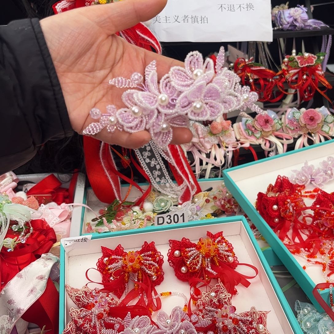 布艺非金属紫色米珠对夹