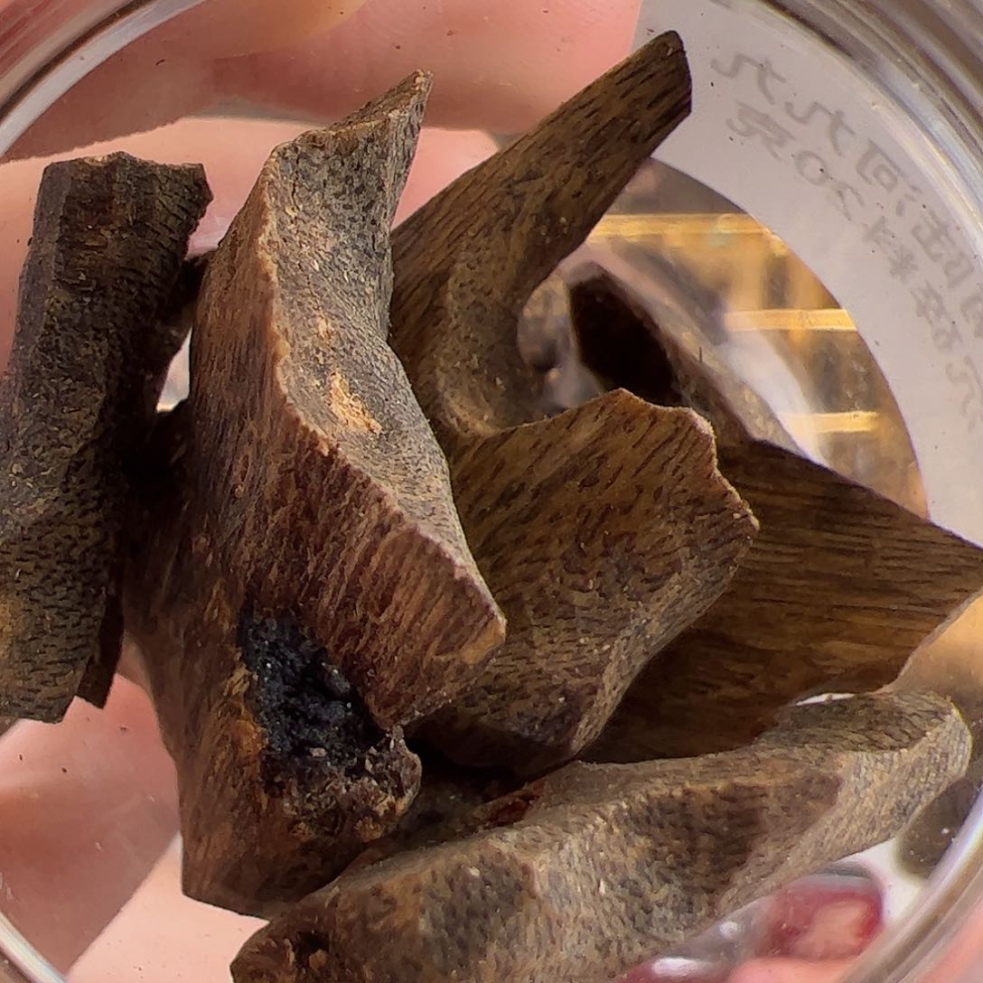 沉香沉香碎屑海南陆河九九沉碎料20克