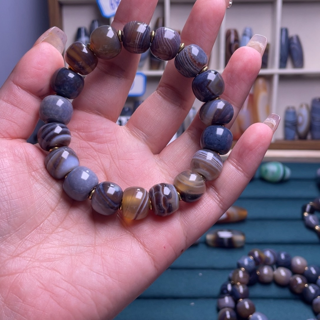 鲤***行玛瑙/玉髓合金颈饰