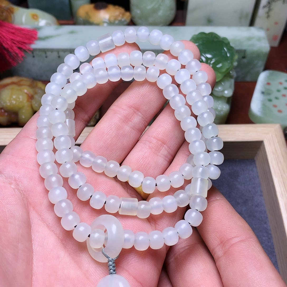 蛇纹石玉颈饰未镶嵌