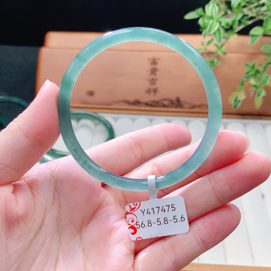 未镶嵌手镯（圆镯）翡翠