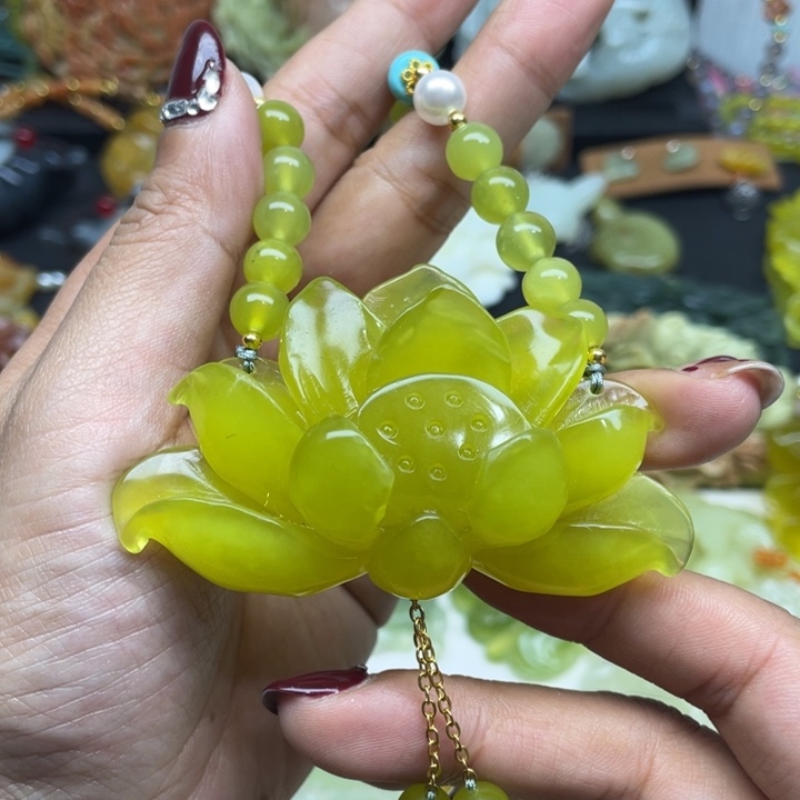 蛇纹石玉未镶嵌颈饰