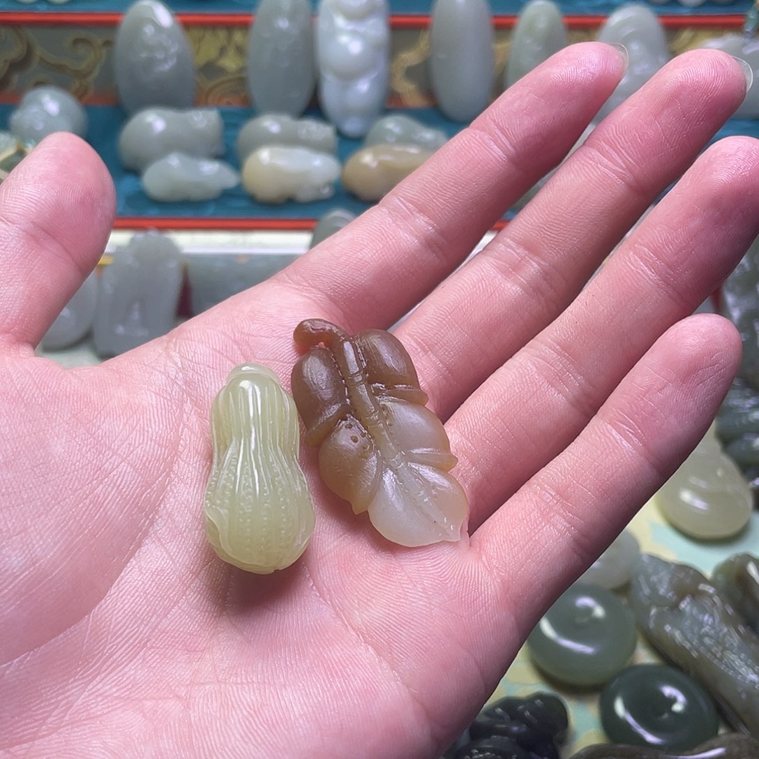 北***活和田玉未镶嵌颈饰