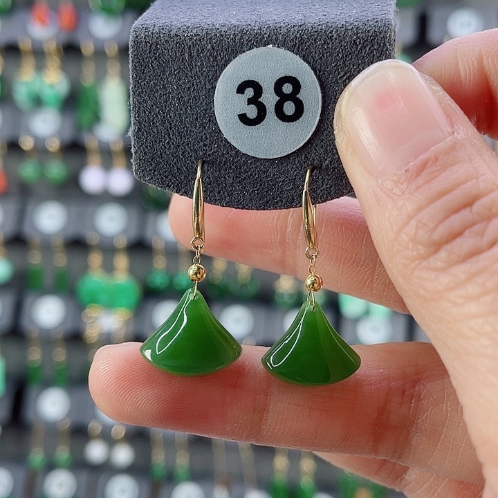 18K金镶嵌和田玉耳饰