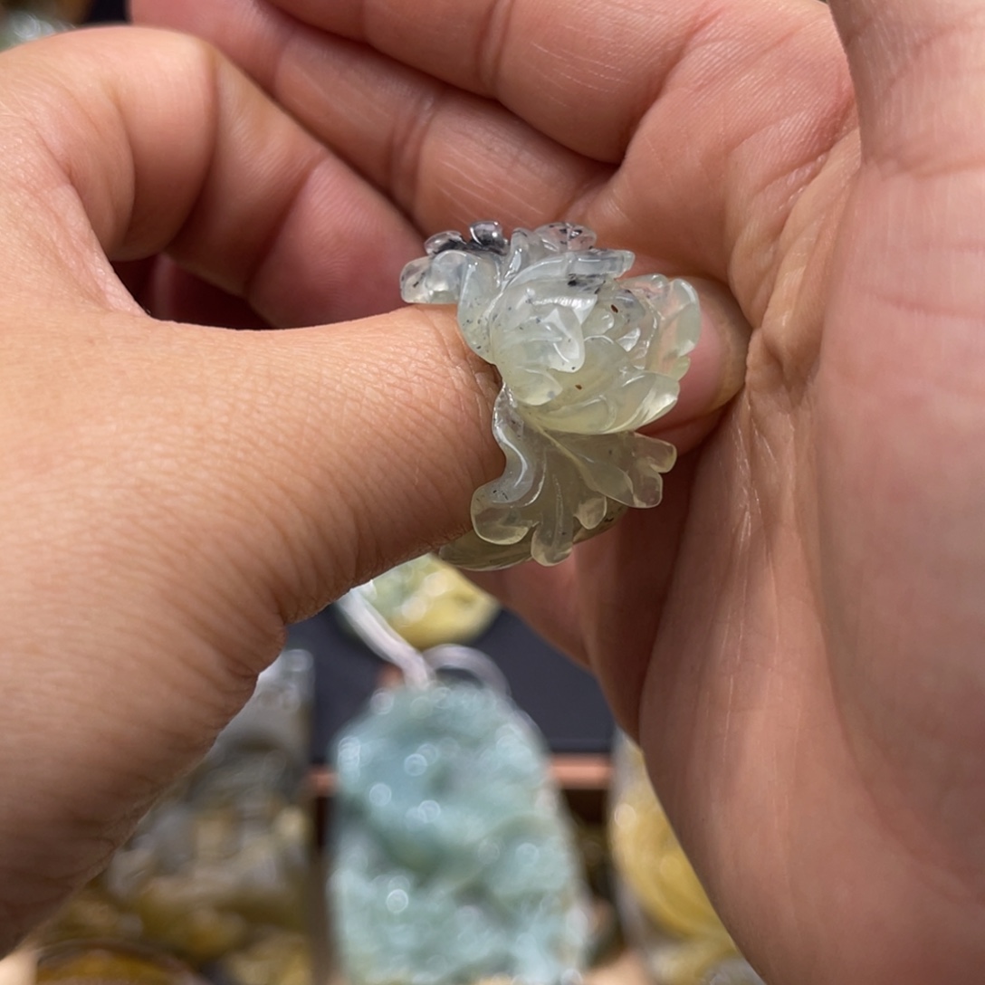 s***h蛇纹石玉未镶嵌颈饰