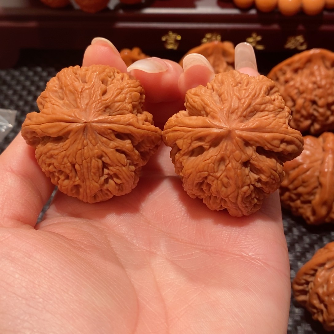 文玩核桃把件奔*?大粗筋