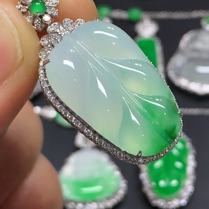 【闪购商品】翡翠18K金镶嵌颈饰吊坠