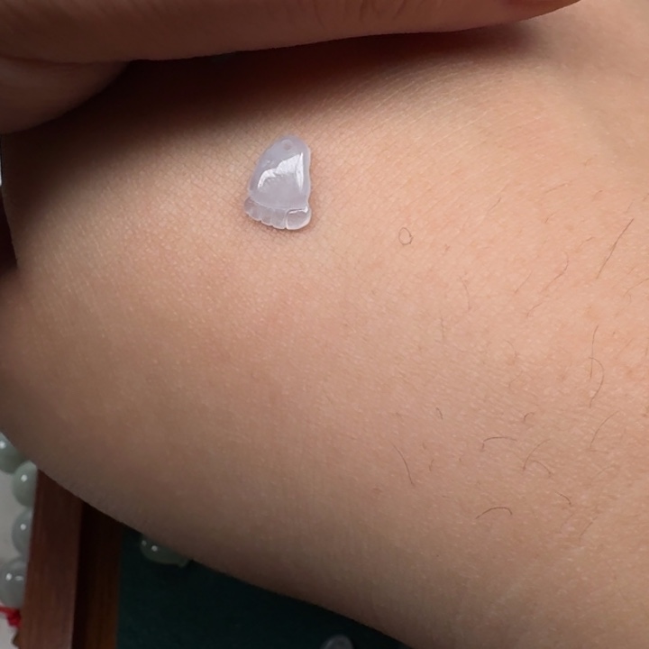 翡翠颈饰未镶嵌?**?翡翠