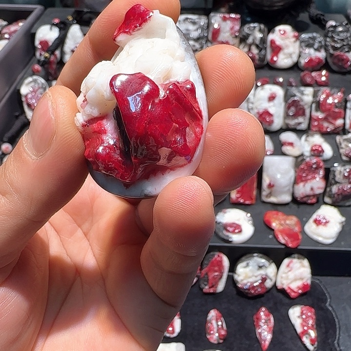 天然辰砂人*纯天然朱砂，原石雕刻老虎