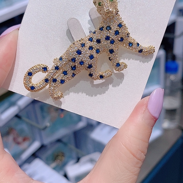 锆石铜合金豹子胸针