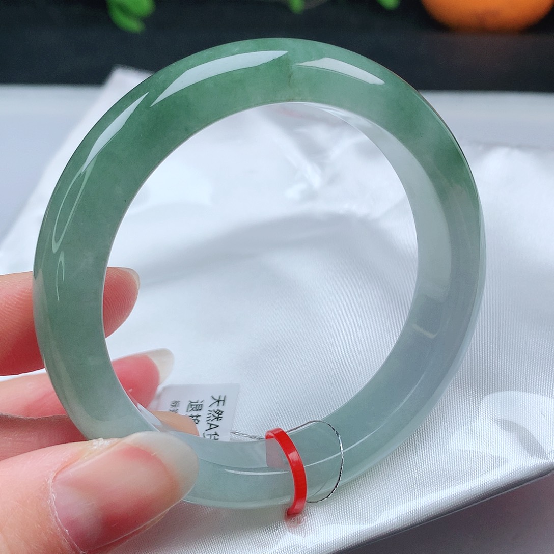 翡翠手镯未镶嵌56圈