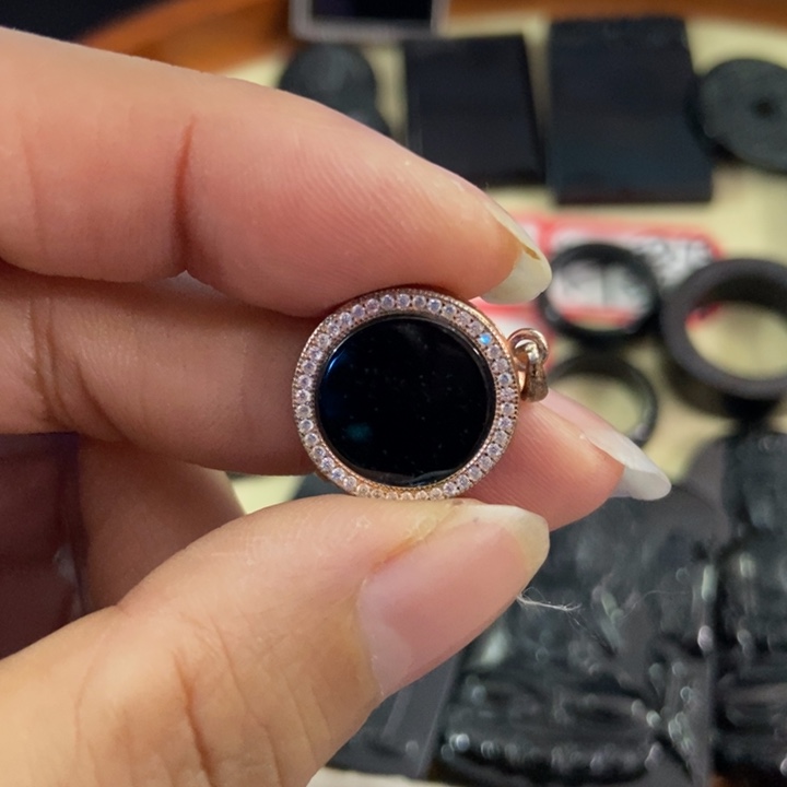 翡翠颈饰未镶嵌墨翠