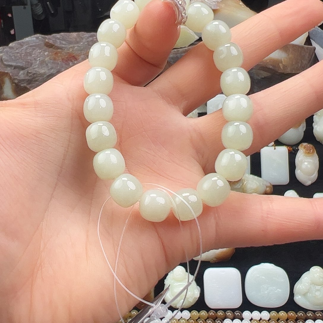 和田玉颈饰未镶嵌