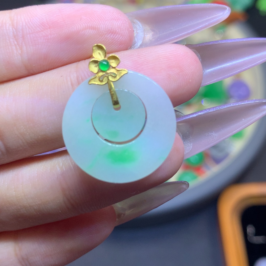 翡翠18K金镶嵌颈饰