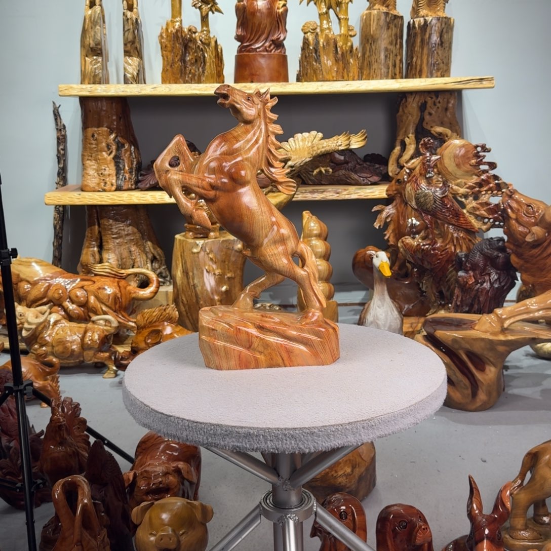 华***司木材香樟木马摆件