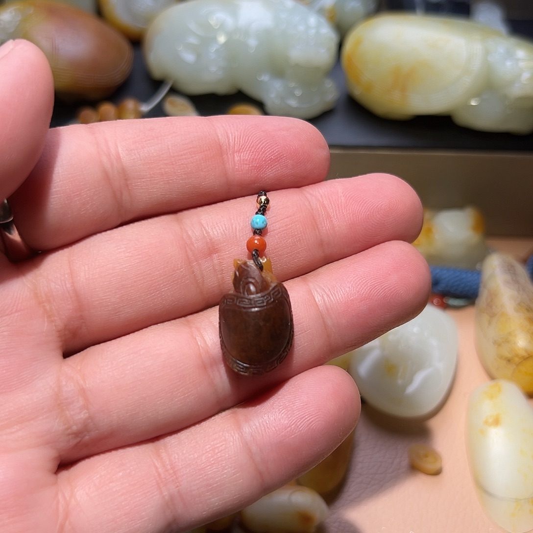 用***痴和田玉未镶嵌颈饰